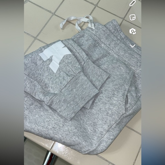 Selling amazingly comfortable sweatpants for woman from PINK for $45 - Picture 2 of 7